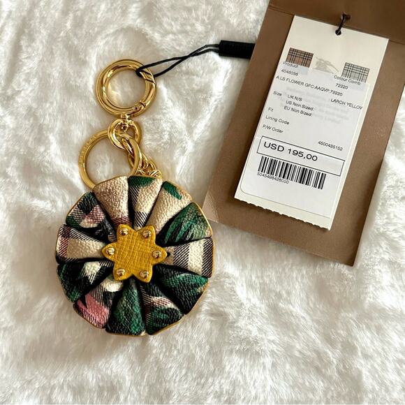 Burberry Yellow Haymarket Check Key Charm - Picture 1 of 2